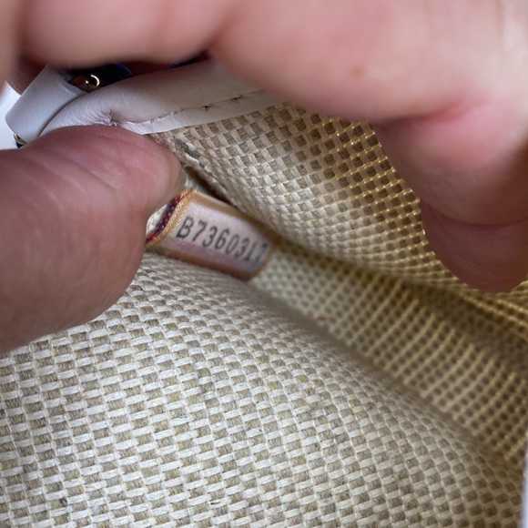 Dooney & Bourke Tan and White Woven Bag - Picture 9 of 13